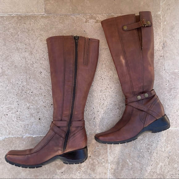 CLARKS •Tall Brown, Square Toe, Full Zip Leather Boots Sz 6 - Picture 8 of 11